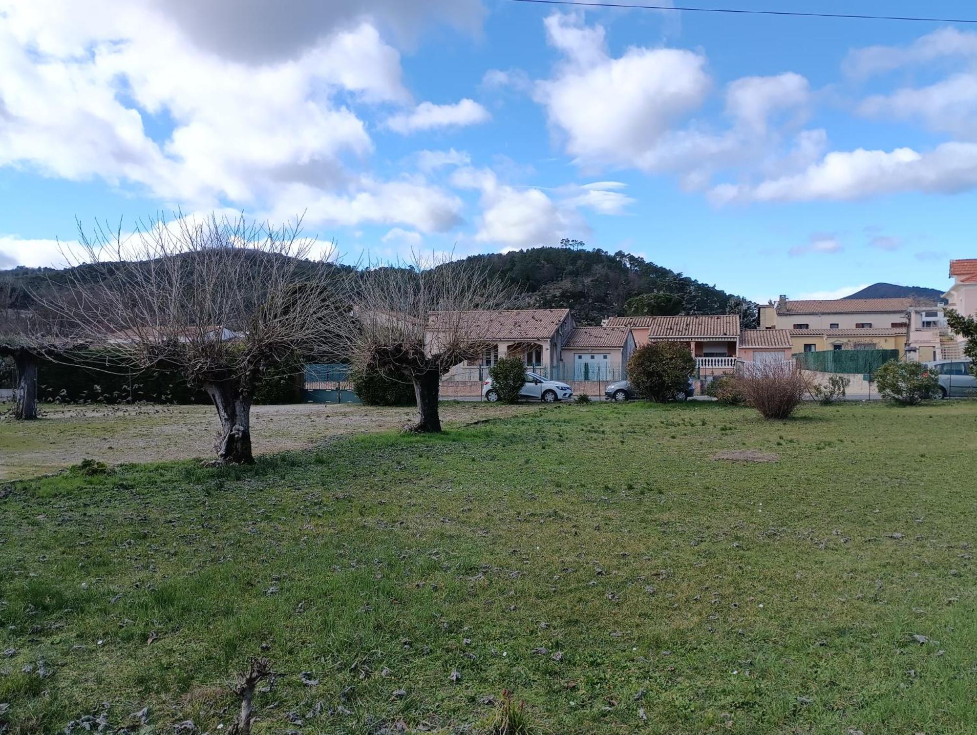 Ambroix Cevennes Gard Ardeche Pavillon 6 Personnes, Commerces A Pieds